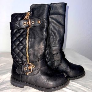 Girls Embroidered High Top Boots Size 9 (Minor Scuffs bear toes in pics)